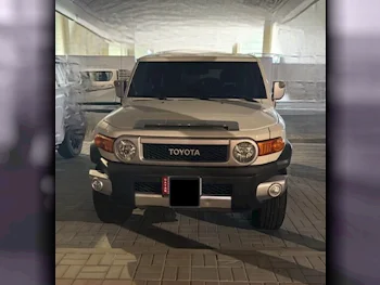 Toyota  FJ Cruiser  2016  Automatic  100,000 Km  6 Cylinder  Four Wheel Drive (4WD)  SUV  White