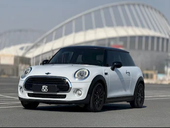 Mini  Cooper  2018  Automatic  42,000 Km  3 Cylinder  Front Wheel Drive (FWD)  Hatchback  White