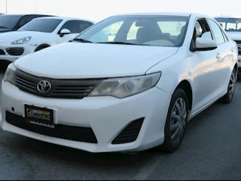 Toyota  Camry  GL  2014  Automatic  300,000 Km  4 Cylinder  Front Wheel Drive (FWD)  Sedan  White