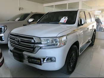 Toyota  Land Cruiser  VXR  2018  Automatic  255,000 Km  8 Cylinder  Four Wheel Drive (4WD)  SUV  White