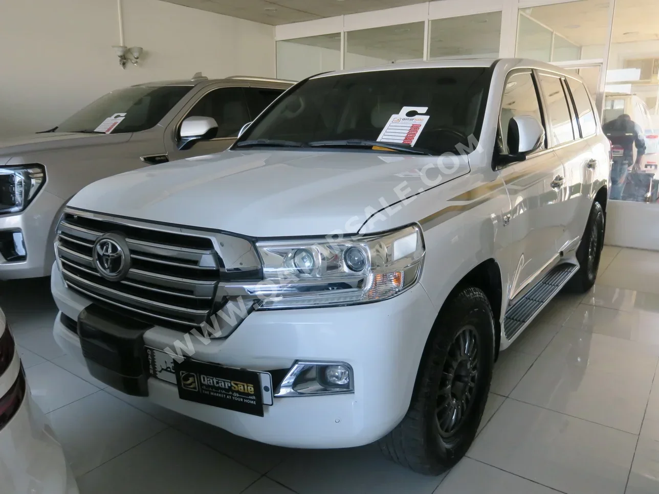 Toyota  Land Cruiser  VXR  2018  Automatic  255,000 Km  8 Cylinder  Four Wheel Drive (4WD)  SUV  White