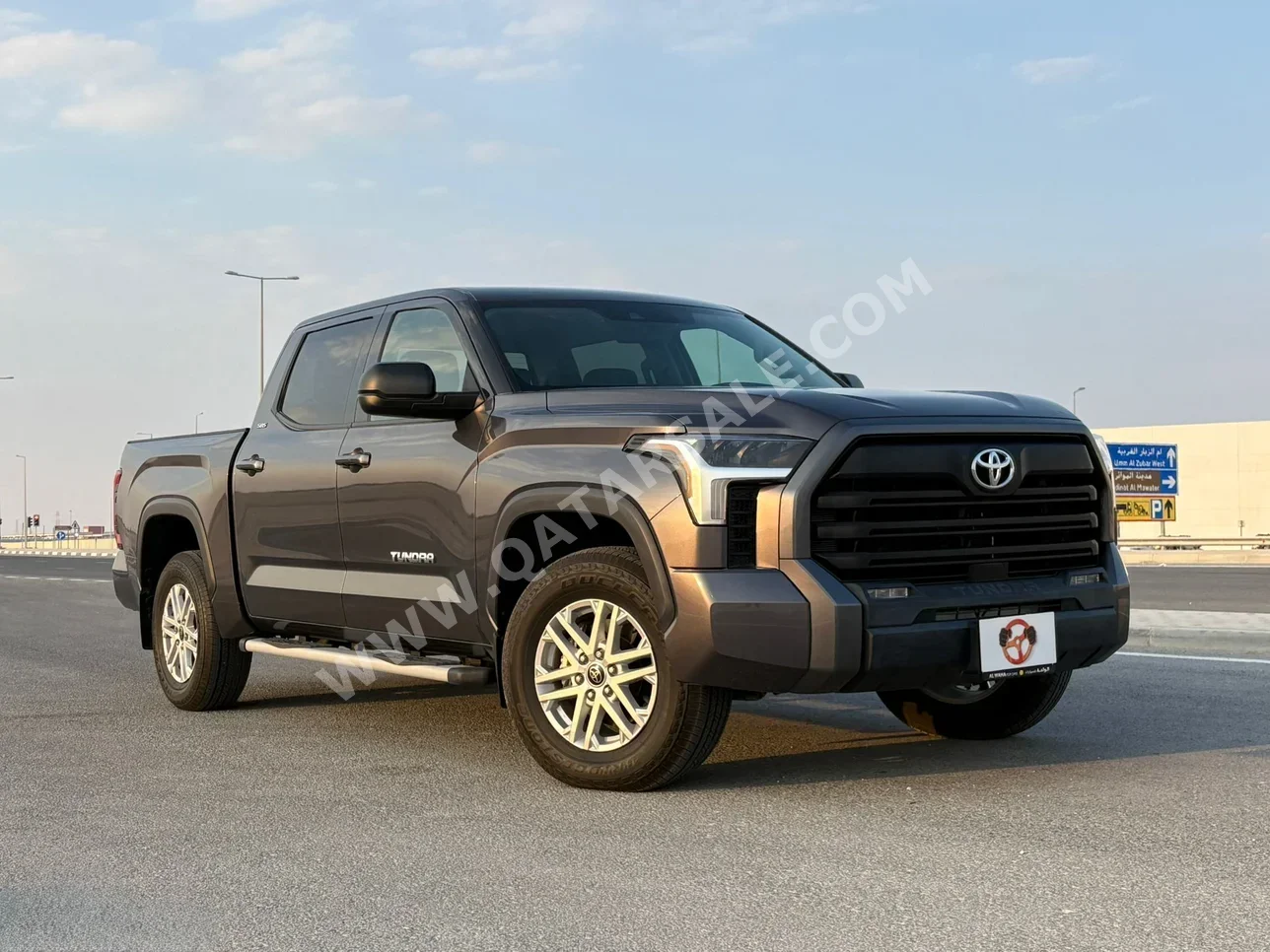 Toyota  Tundra  2023  Automatic  230 Km  8 Cylinder  Four Wheel Drive (4WD)  Pick Up  Gray