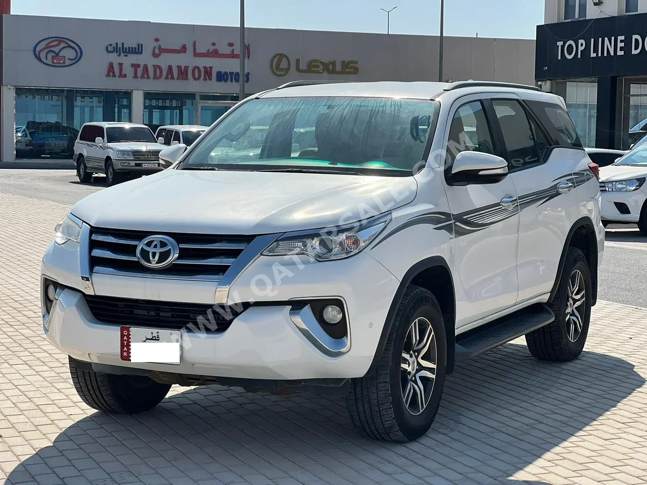 Toyota  Fortuner  2017  Automatic  200,000 Km  4 Cylinder  Four Wheel Drive (4WD)  SUV  White