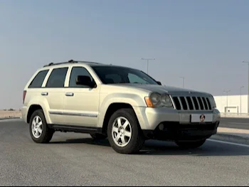 Jeep  Cherokee  2010  Automatic  181,000 Km  6 Cylinder  Four Wheel Drive (4WD)  SUV  Gold