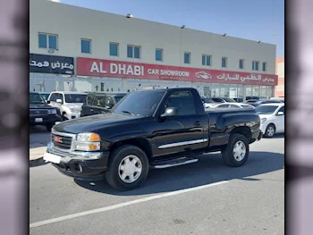 GMC  Sierra  2005  Automatic  260,000 Km  8 Cylinder  Four Wheel Drive (4WD)  Pick Up  Black