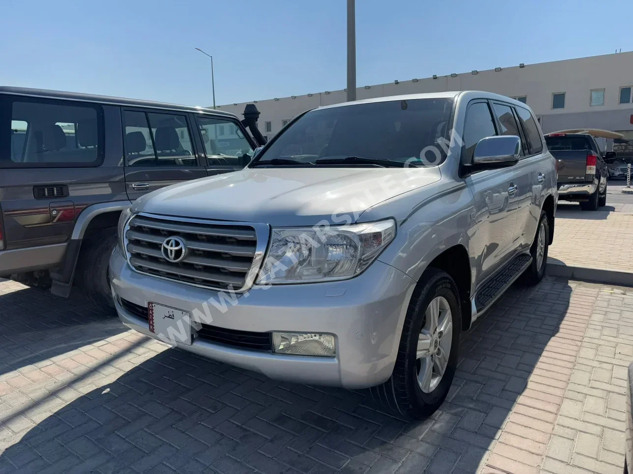 Toyota  Land Cruiser  VXR  2011  Automatic  483,000 Km  8 Cylinder  Four Wheel Drive (4WD)  SUV  Silver