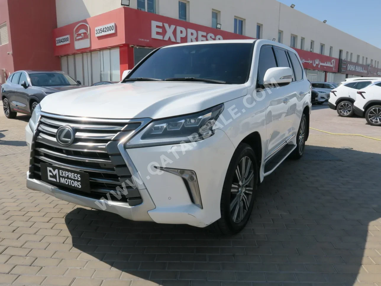 Lexus  LX  570  2016  Automatic  259,000 Km  8 Cylinder  Four Wheel Drive (4WD)  SUV  White