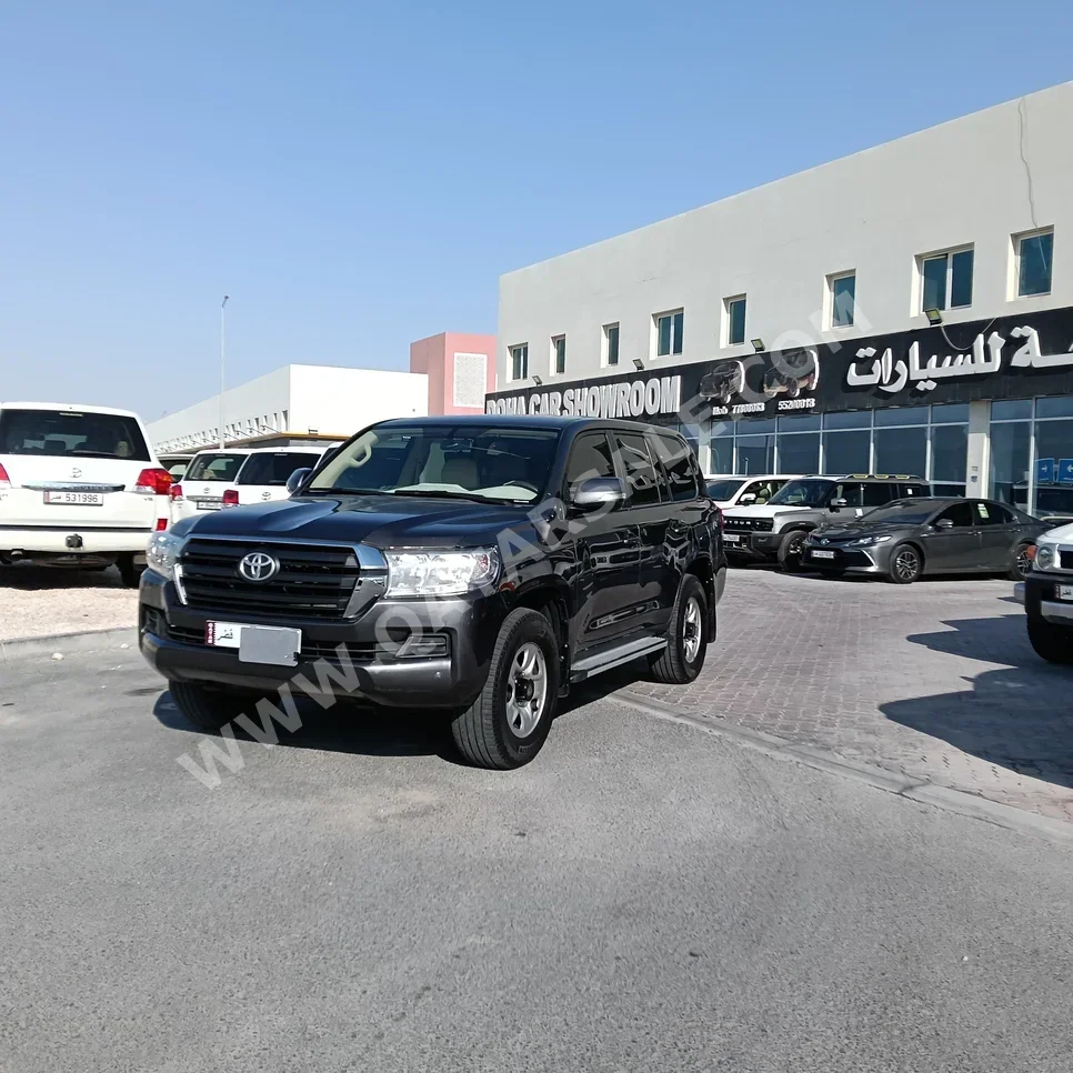 Toyota  Land Cruiser  G  2017  Automatic  285,000 Km  6 Cylinder  Four Wheel Drive (4WD)  SUV  Gray