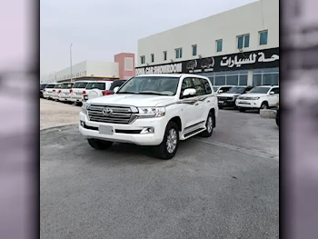 Toyota  Land Cruiser  VXR  2016  Automatic  113,000 Km  8 Cylinder  Four Wheel Drive (4WD)  SUV  White