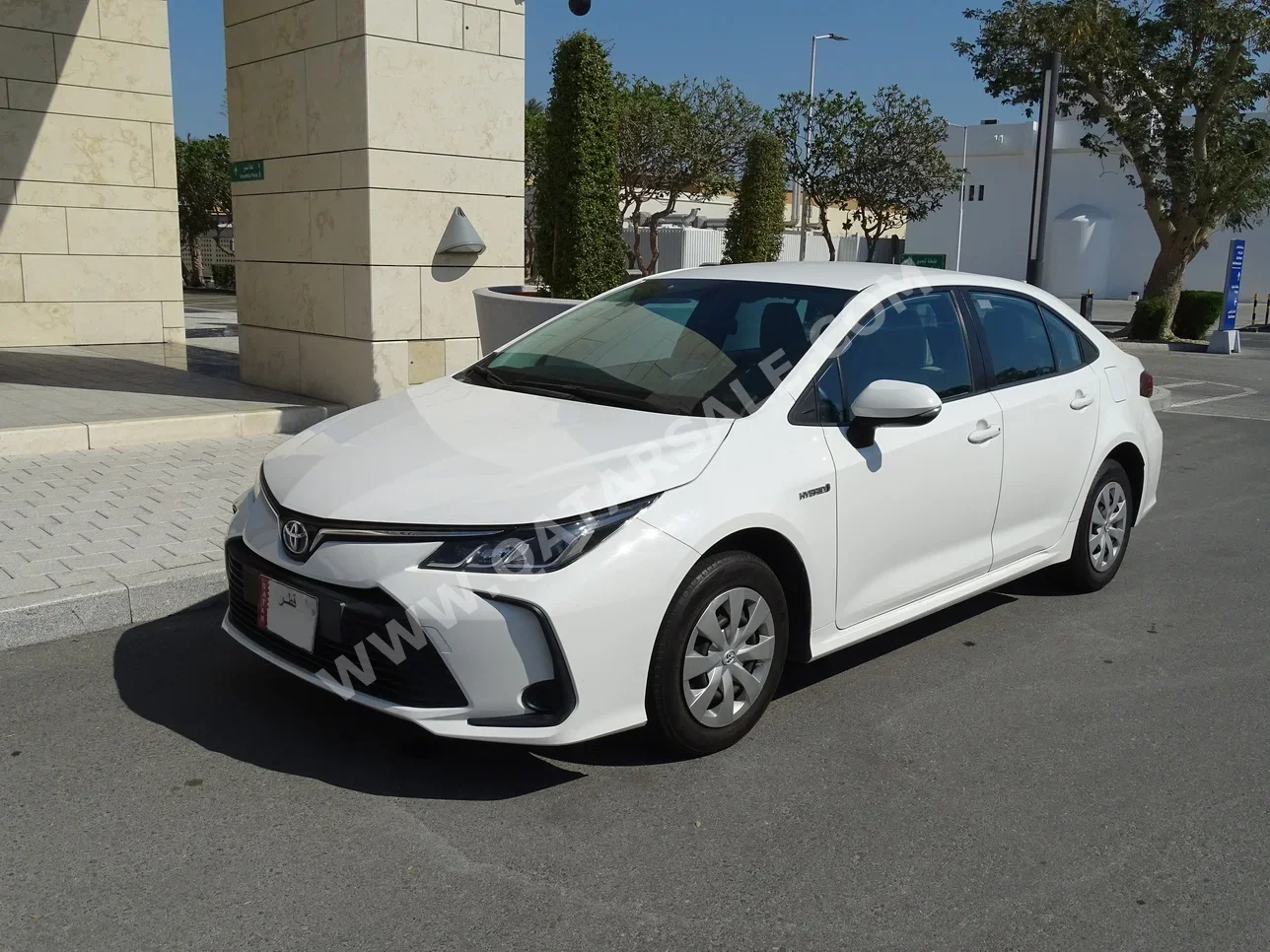 Toyota  Corolla  Hybrid  2020  Automatic  73,000 Km  4 Cylinder  Front Wheel Drive (FWD)  Sedan  White