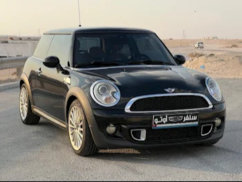 Mini  Cooper  S  2013  Automatic  141,000 Km  4 Cylinder  Front Wheel Drive (FWD)  Hatchback  Black