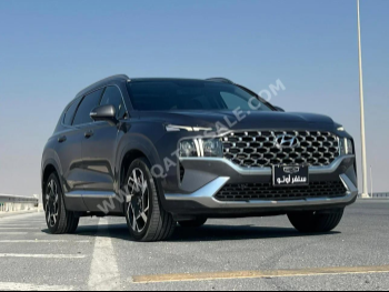 Hyundai  Santa Fe  2023  Automatic  84,000 Km  4 Cylinder  Four Wheel Drive (4WD)  SUV  Gray  With Warranty