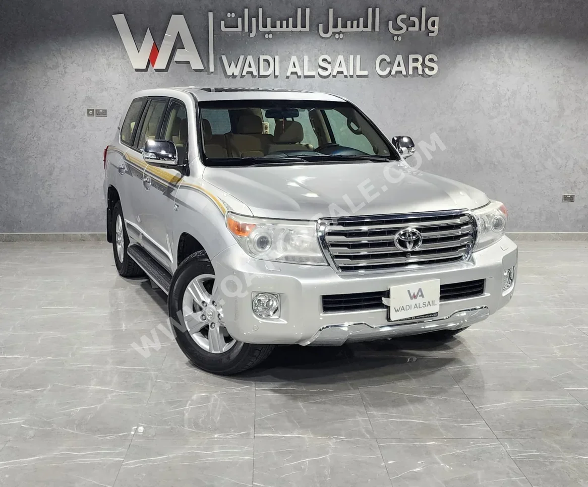 Toyota  Land Cruiser  VXR  2013  Automatic  360,000 Km  8 Cylinder  Four Wheel Drive (4WD)  SUV  Silver