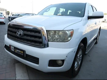 Toyota  Sequoia  2015  Automatic  219,000 Km  8 Cylinder  Four Wheel Drive (4WD)  SUV  White