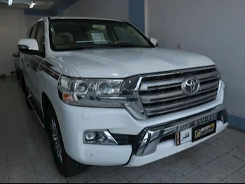 Toyota  Land Cruiser  GXR  2016  Automatic  270,000 Km  8 Cylinder  Four Wheel Drive (4WD)  SUV  White