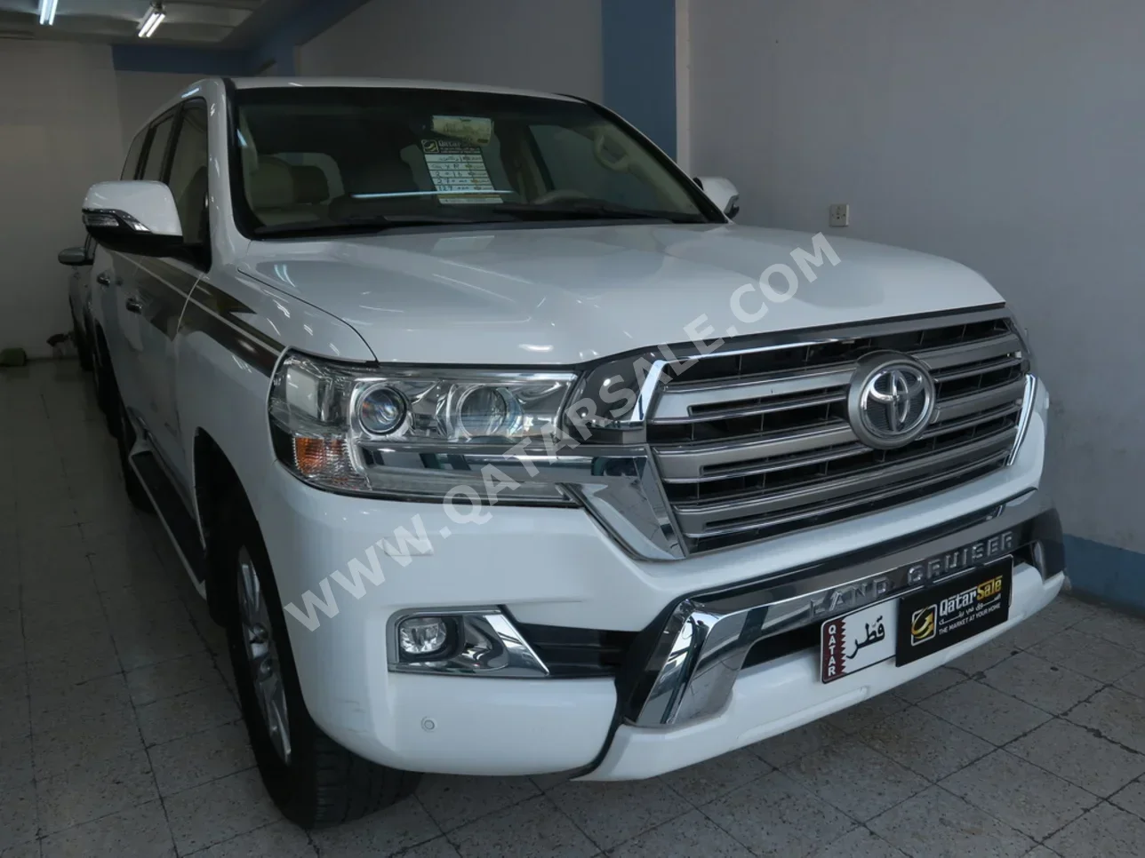 Toyota  Land Cruiser  GXR  2016  Automatic  270,000 Km  8 Cylinder  Four Wheel Drive (4WD)  SUV  White