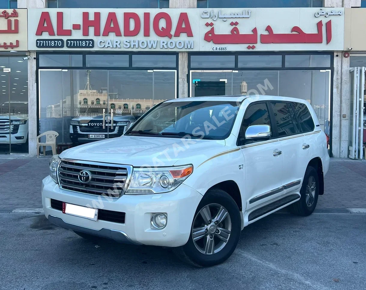 Toyota  Land Cruiser  VXR  2015  Automatic  385,000 Km  8 Cylinder  Four Wheel Drive (4WD)  SUV  White