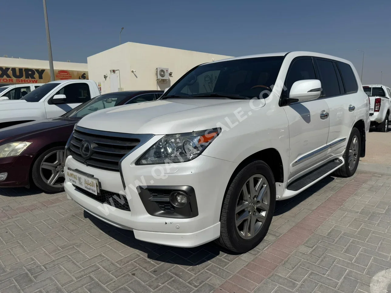 Lexus  LX  570 S  2014  Automatic  299,000 Km  8 Cylinder  Four Wheel Drive (4WD)  SUV  White