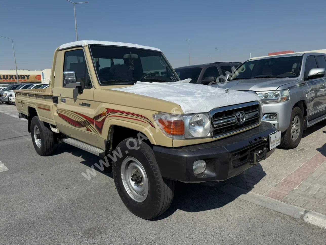 Toyota  Land Cruiser  LX  2009  Manual  300,000 Km  6 Cylinder  Four Wheel Drive (4WD)  Pick Up  Beige