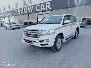 Toyota  Land Cruiser  GXR  2017  Automatic  258,000 Km  8 Cylinder  Four Wheel Drive (4WD)  SUV  White