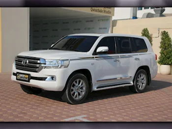 Toyota  Land Cruiser  VXR  2018  Automatic  277,000 Km  8 Cylinder  Four Wheel Drive (4WD)  SUV  White