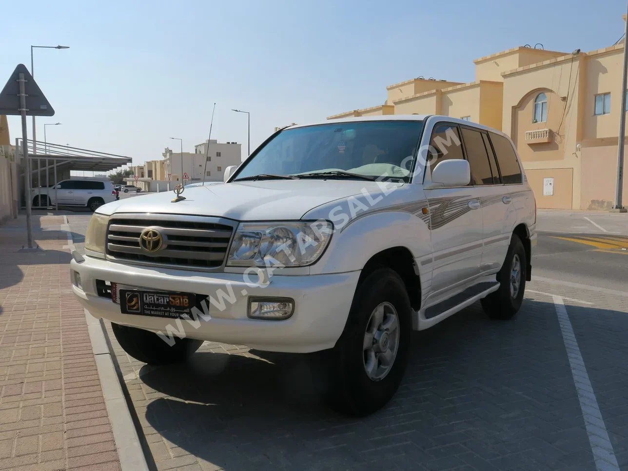 Toyota  Land Cruiser  VXR  2007  Manual  537,000 Km  8 Cylinder  Four Wheel Drive (4WD)  SUV  White