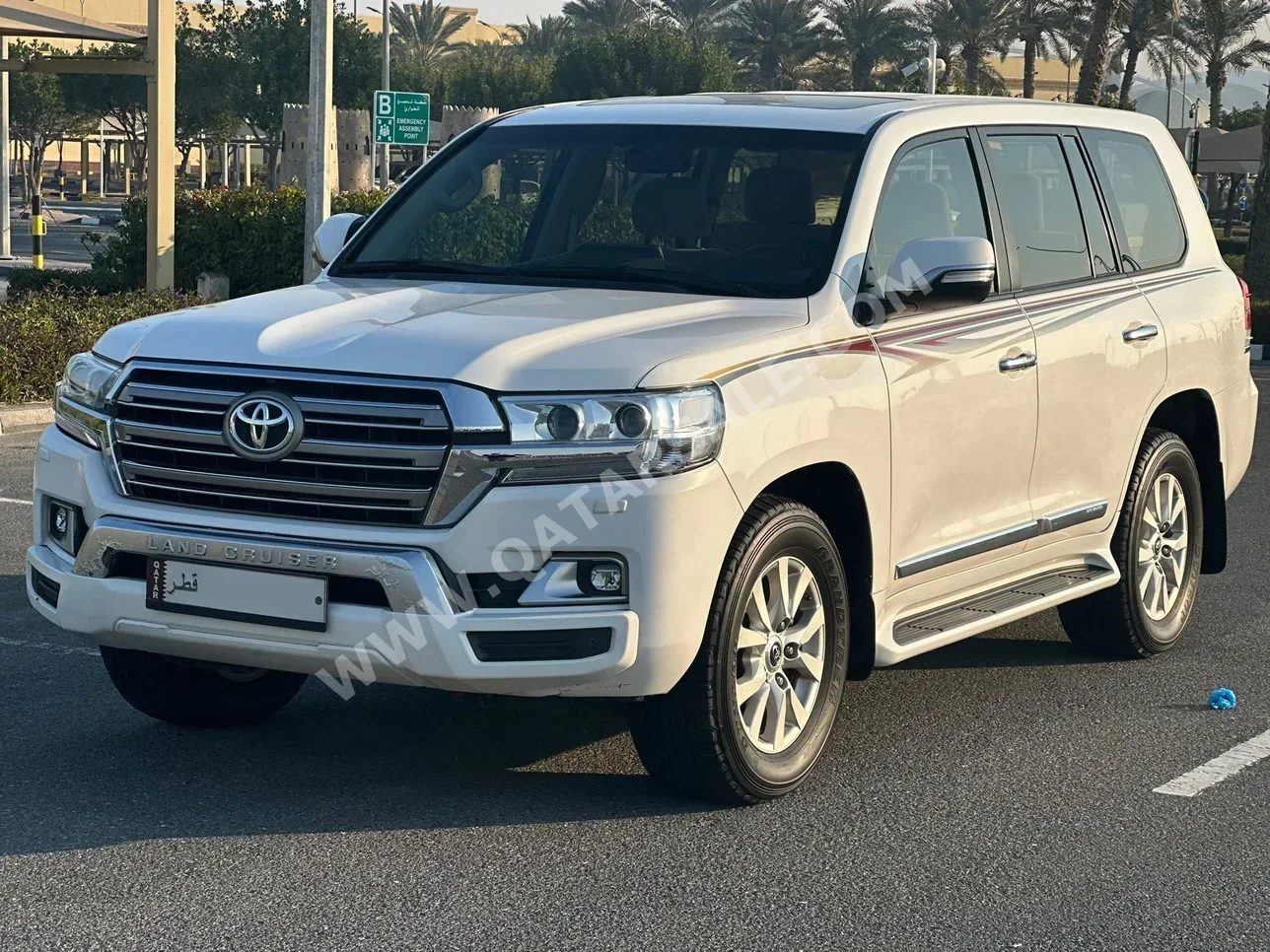 Toyota  Land Cruiser  GXR  2018  Automatic  360,000 Km  8 Cylinder  Four Wheel Drive (4WD)  SUV  White