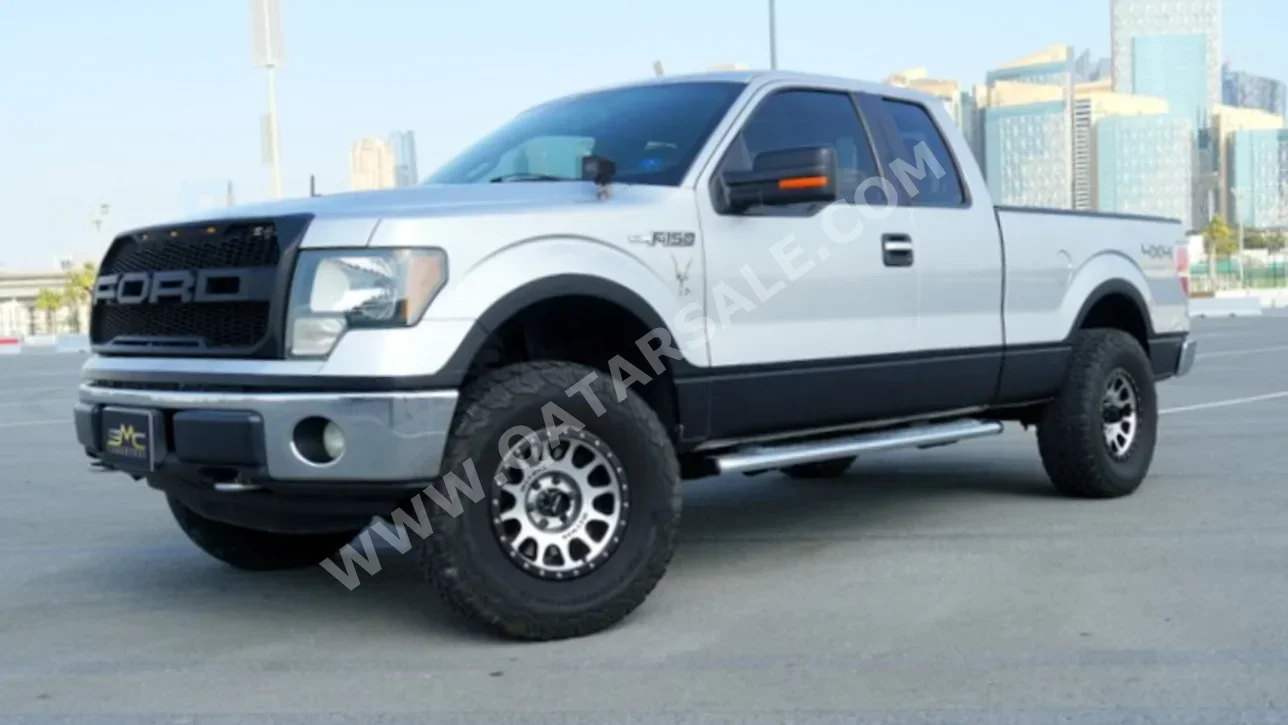 Ford  F  150 XLT  2012  Automatic  203,000 Km  8 Cylinder  Four Wheel Drive (4WD)  Pick Up  Silver