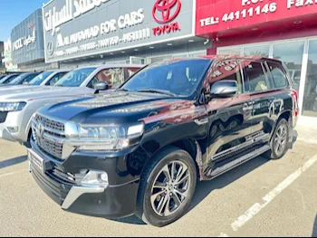 Toyota  Land Cruiser  GXR- Grand Touring  2021  Automatic  140,000 Km  8 Cylinder  Four Wheel Drive (4WD)  SUV  Black