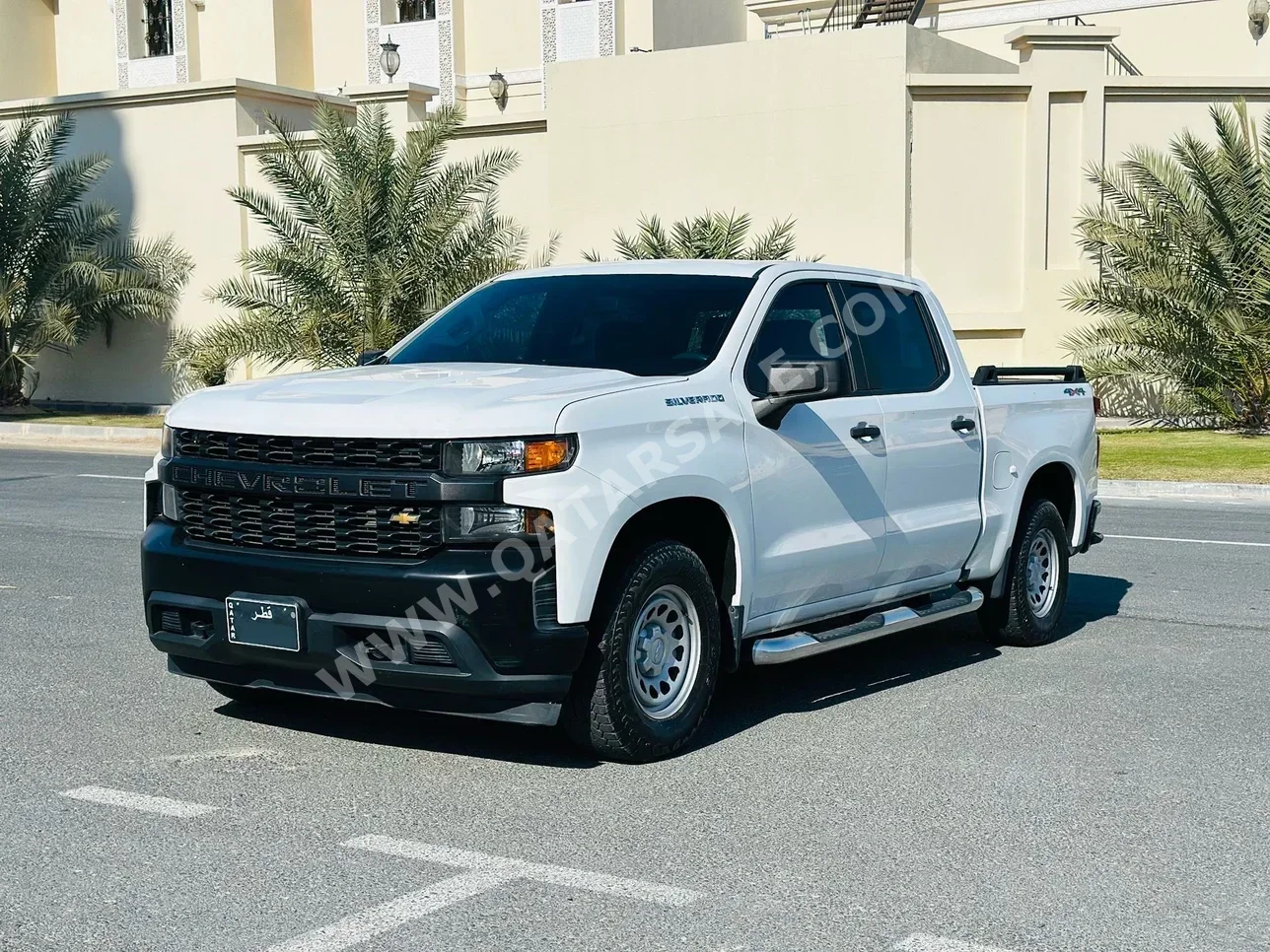 Chevrolet  Silverado  2019  Automatic  212,000 Km  8 Cylinder  Four Wheel Drive (4WD)  Pick Up  White