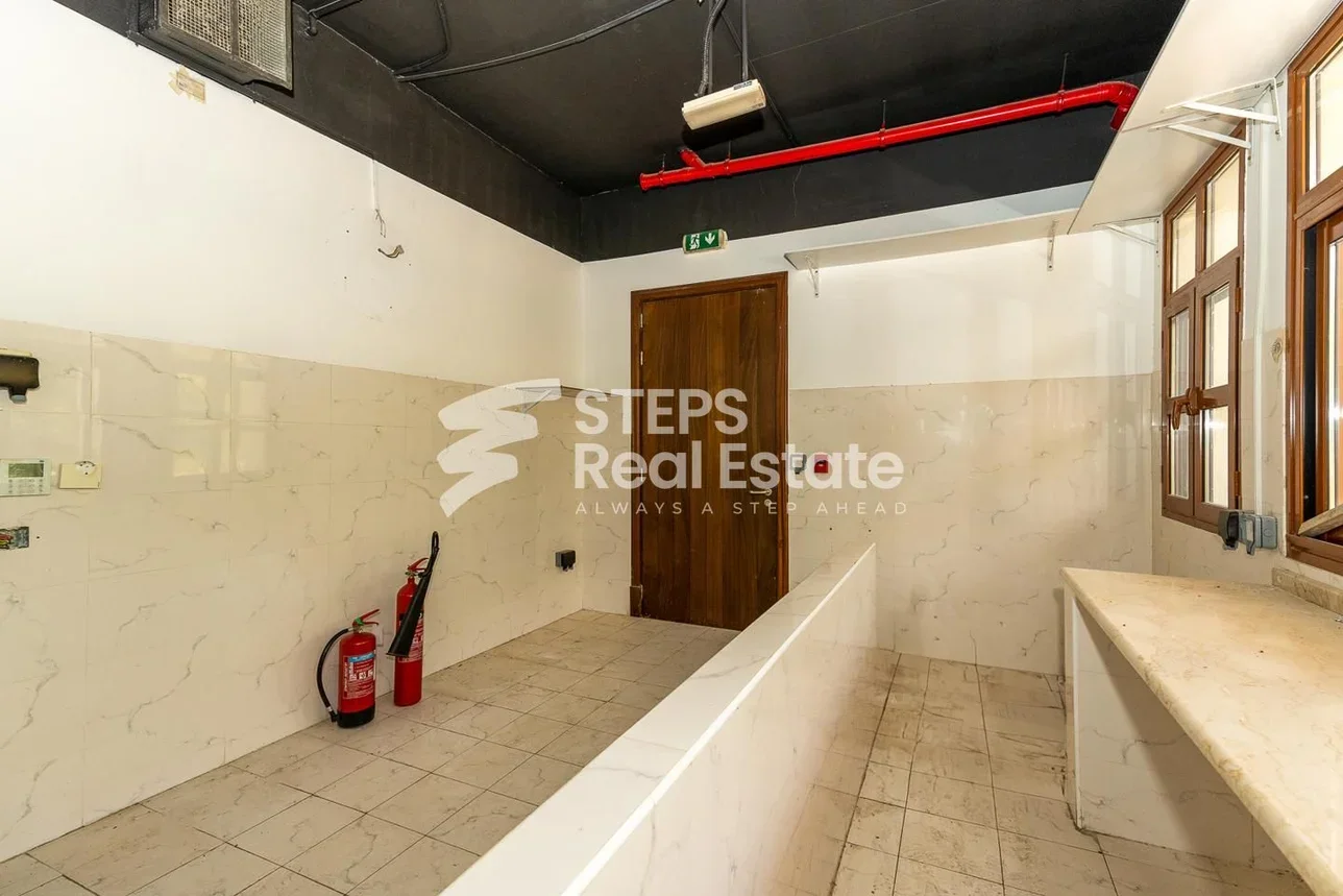 Commercial Shops - Not Furnished  - Doha  For Rent  - Al Bidda