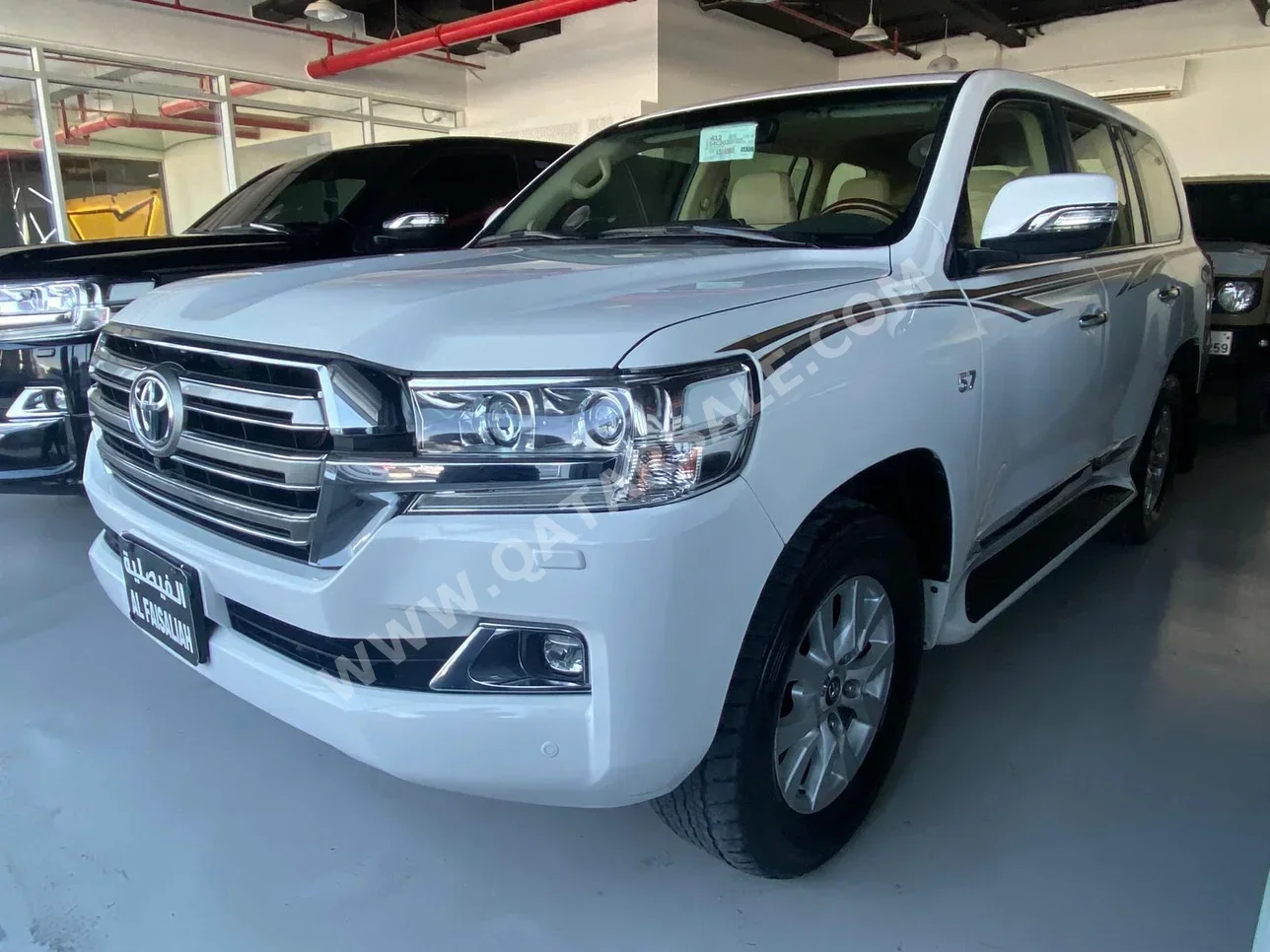 Toyota  Land Cruiser  VXR  2017  Automatic  319,000 Km  8 Cylinder  Four Wheel Drive (4WD)  SUV  White