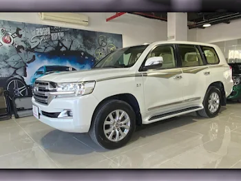 Toyota  Land Cruiser  VXR  2016  Automatic  349,000 Km  8 Cylinder  Four Wheel Drive (4WD)  SUV  White