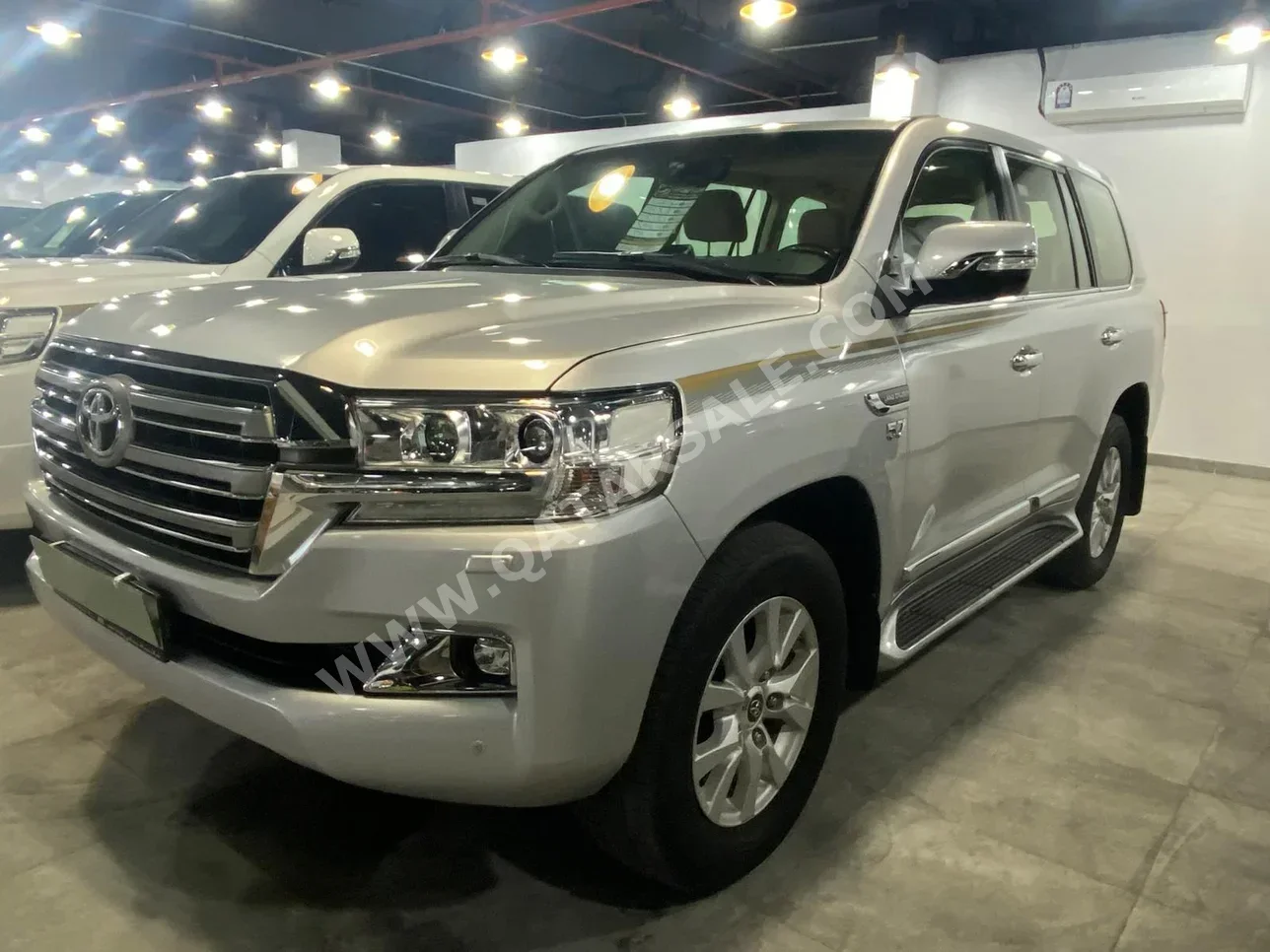 Toyota  Land Cruiser  VXR  2021  Automatic  255,000 Km  8 Cylinder  Four Wheel Drive (4WD)  SUV  Silver