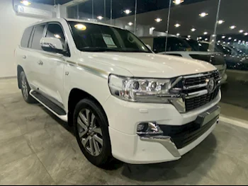 Toyota  Land Cruiser  VXR  2019  Automatic  193,000 Km  8 Cylinder  Four Wheel Drive (4WD)  SUV  White