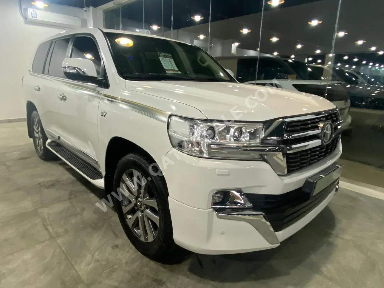 Toyota  Land Cruiser  VXR  2019  Automatic  193,000 Km  8 Cylinder  Four Wheel Drive (4WD)  SUV  White