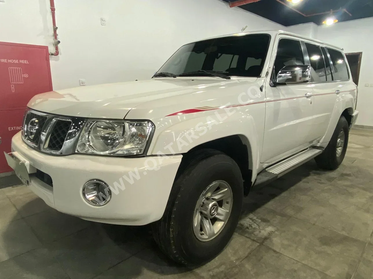 Nissan  Patrol  Safari  2016  Automatic  98,000 Km  6 Cylinder  Four Wheel Drive (4WD)  SUV  White