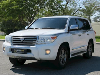 Toyota  Land Cruiser  GXR  2015  Automatic  295,000 Km  8 Cylinder  Four Wheel Drive (4WD)  SUV  White