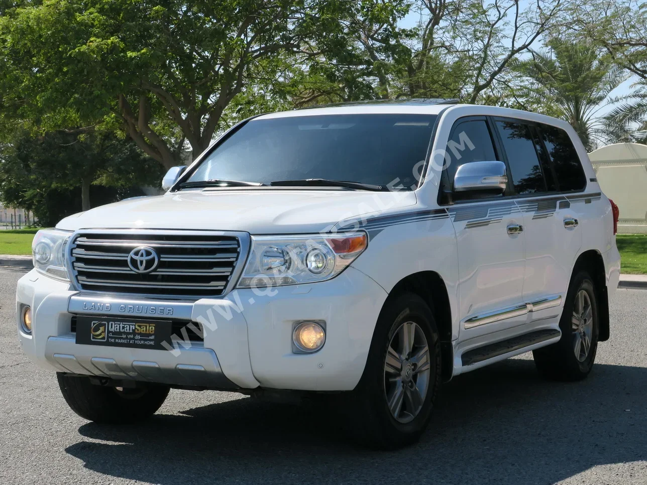 Toyota  Land Cruiser  GXR  2015  Automatic  295,000 Km  8 Cylinder  Four Wheel Drive (4WD)  SUV  White