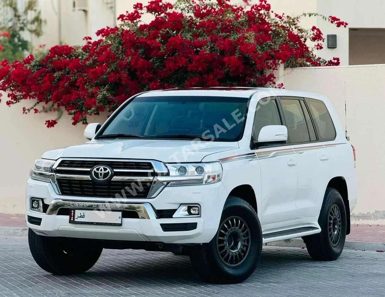 Toyota  Land Cruiser  GXR  2020  Automatic  181,000 Km  6 Cylinder  Four Wheel Drive (4WD)  SUV  White