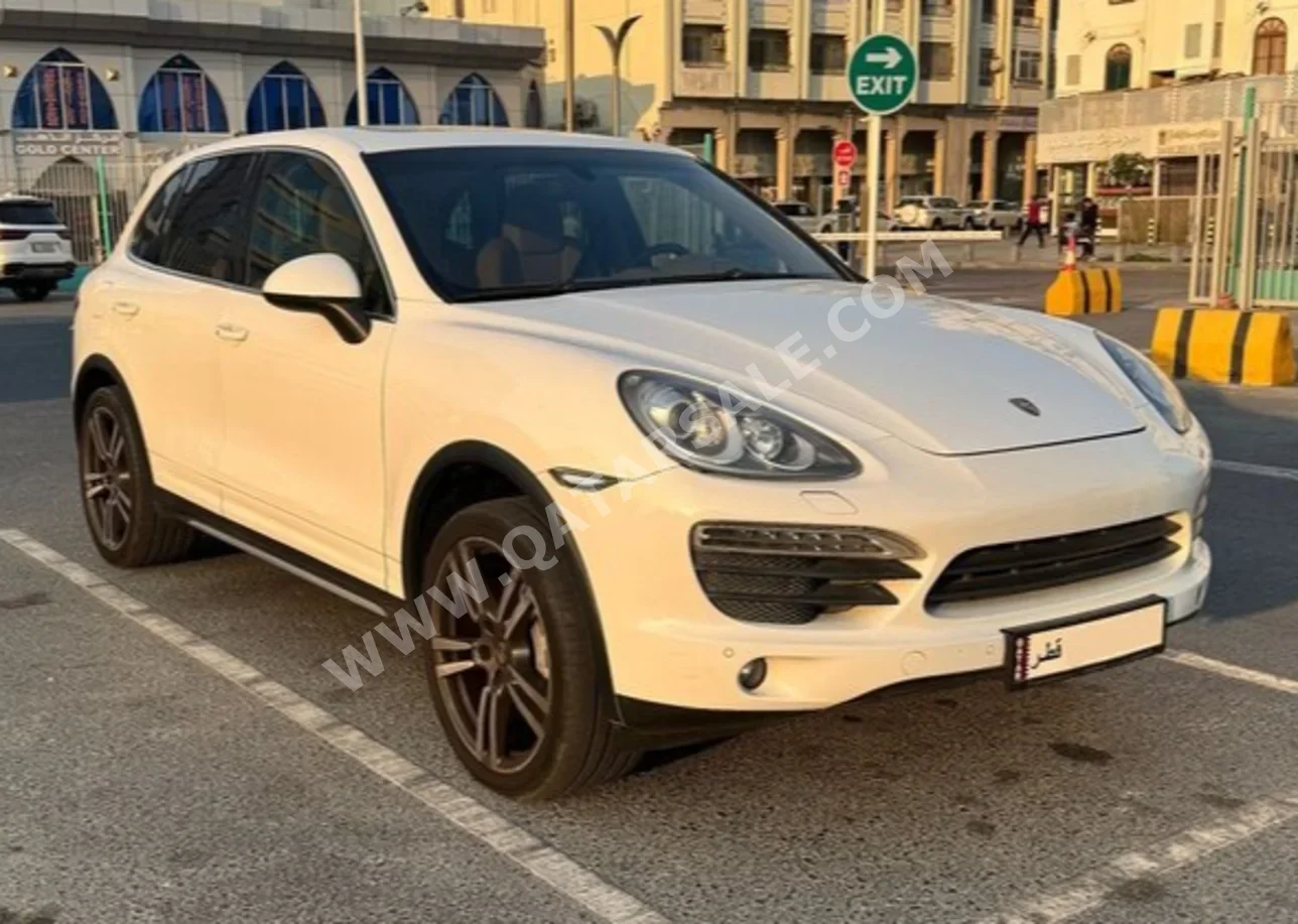 Porsche  Cayenne  S  2014  Automatic  160,000 Km  8 Cylinder  Front Wheel Drive (FWD)  SUV  Silver