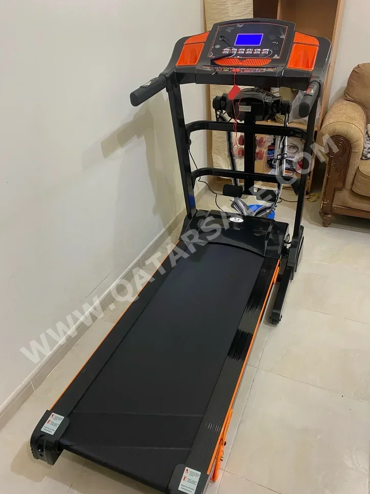 آلات معدات الجيم - جهاز المشي  - متعدد الألوان  157 سانتيمتر  2022  70 سانتيمتر  130 كيلوغرام  ضمان  مع وسائد  مع التركيب  مع التسليم
