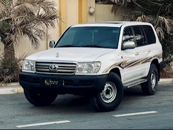 Toyota  Land Cruiser  GXR  2001  Automatic  420,000 Km  6 Cylinder  Four Wheel Drive (4WD)  SUV  White