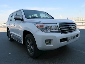 Toyota  Land Cruiser  GXR  2015  Automatic  197,000 Km  8 Cylinder  Four Wheel Drive (4WD)  SUV  White