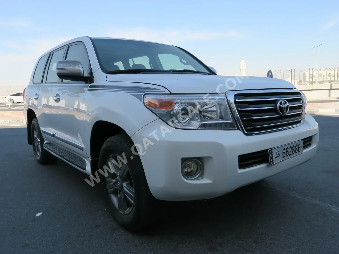 Toyota  Land Cruiser  GXR  2015  Automatic  197,000 Km  8 Cylinder  Four Wheel Drive (4WD)  SUV  White