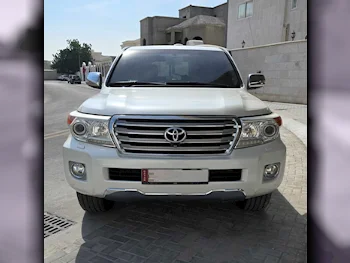 Toyota  Land Cruiser  VXR  2014  Automatic  200,000 Km  8 Cylinder  Four Wheel Drive (4WD)  SUV  White