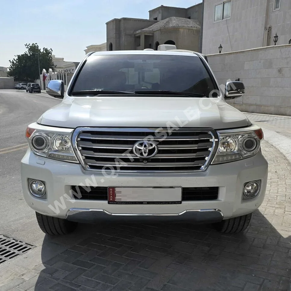 Toyota  Land Cruiser  VXR  2014  Automatic  200,000 Km  8 Cylinder  Four Wheel Drive (4WD)  SUV  White