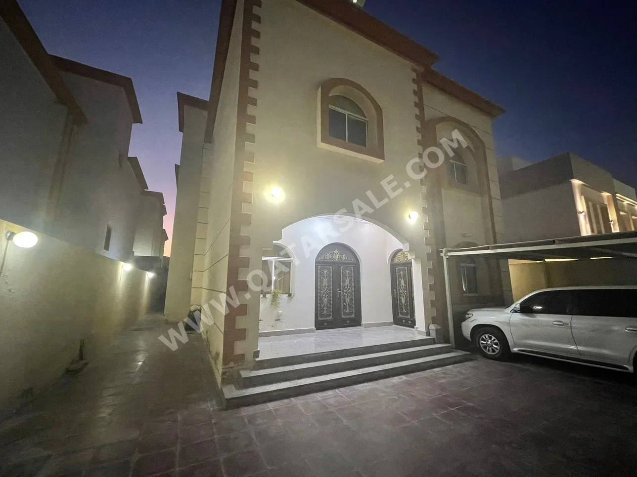 سكن عائلي  - غير مفروشة  - الوكرة  - المشاف  - 6 غرف نوم