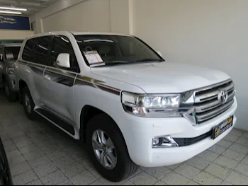 Toyota  Land Cruiser  GXR  2016  Automatic  169,000 Km  6 Cylinder  Four Wheel Drive (4WD)  SUV  White