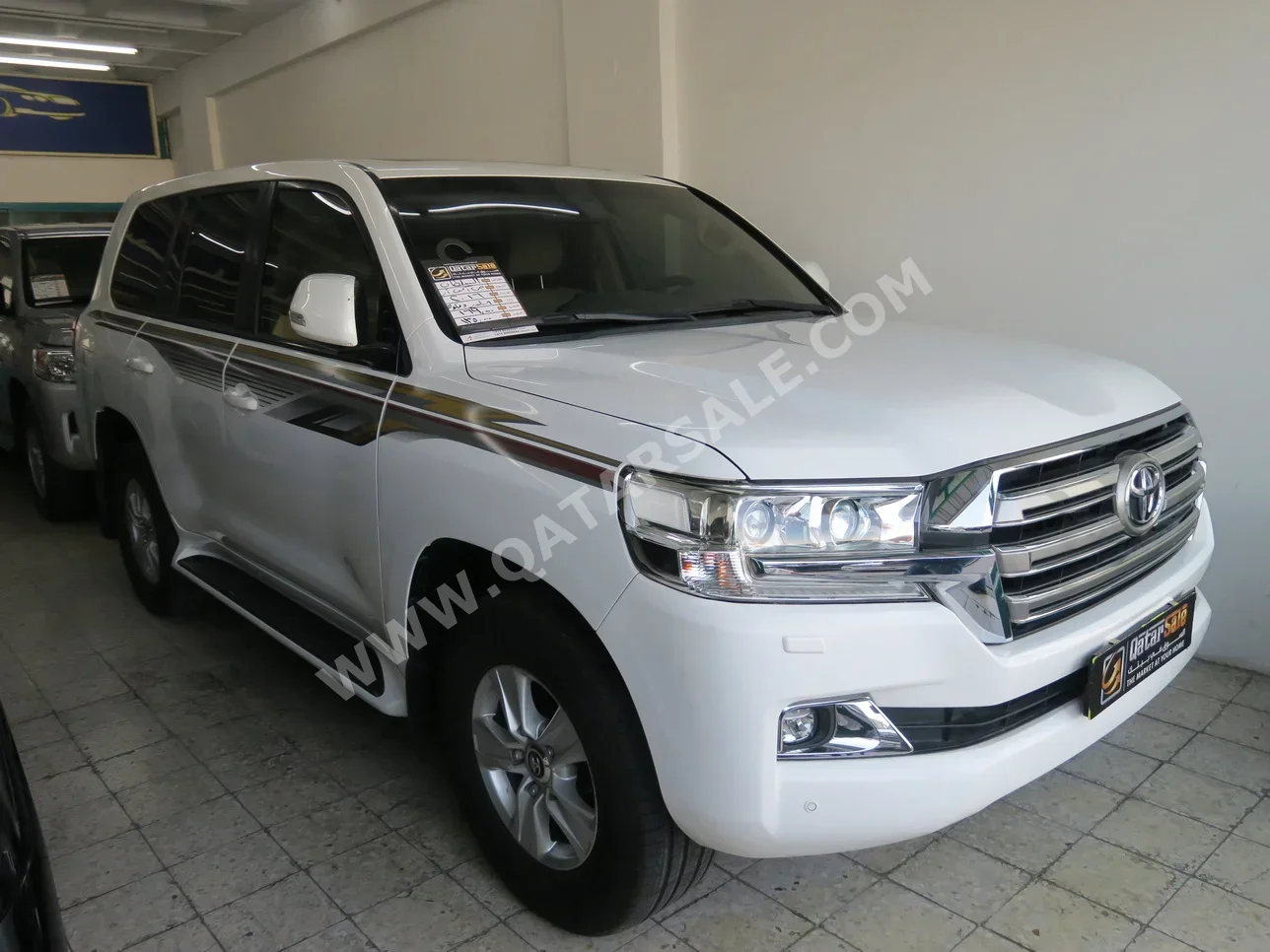 Toyota  Land Cruiser  GXR  2016  Automatic  169,000 Km  6 Cylinder  Four Wheel Drive (4WD)  SUV  White